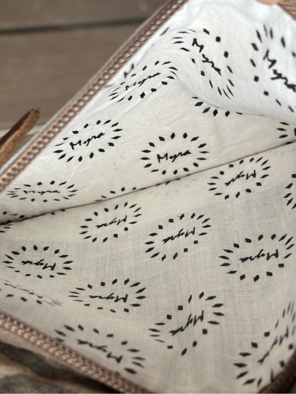 Myra Vintage-Inspired Beige Canvas Crossbody Bag with Leather Accents - Picture 6 of 11